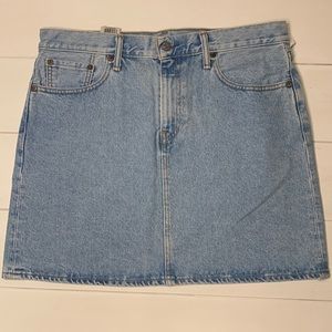 Levi's light wash jean skirt